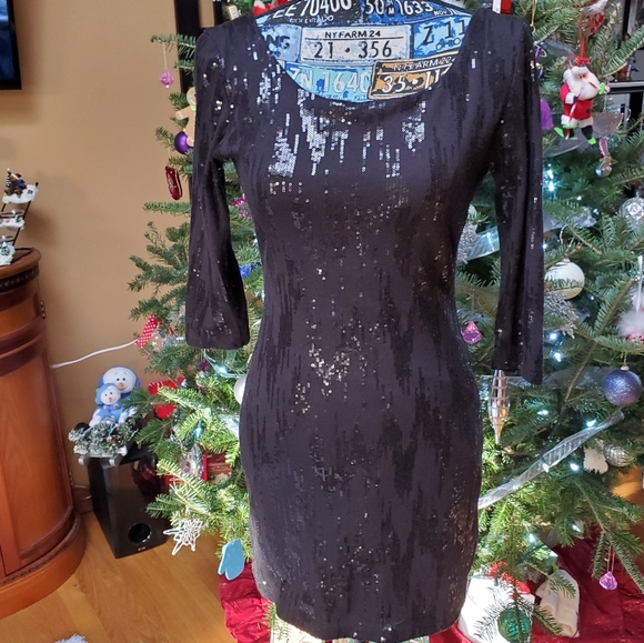 BLACK SEQUIN 3/4 SLEEVE BODYCON DRESS! - Picture 6 of 8